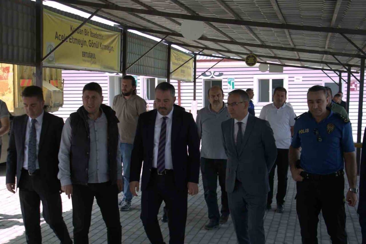 Pursaklar'da Kurban Bayramı öncesi denetimler yapıldı. Pursaklar Belediye Başkanı Ertuğrul