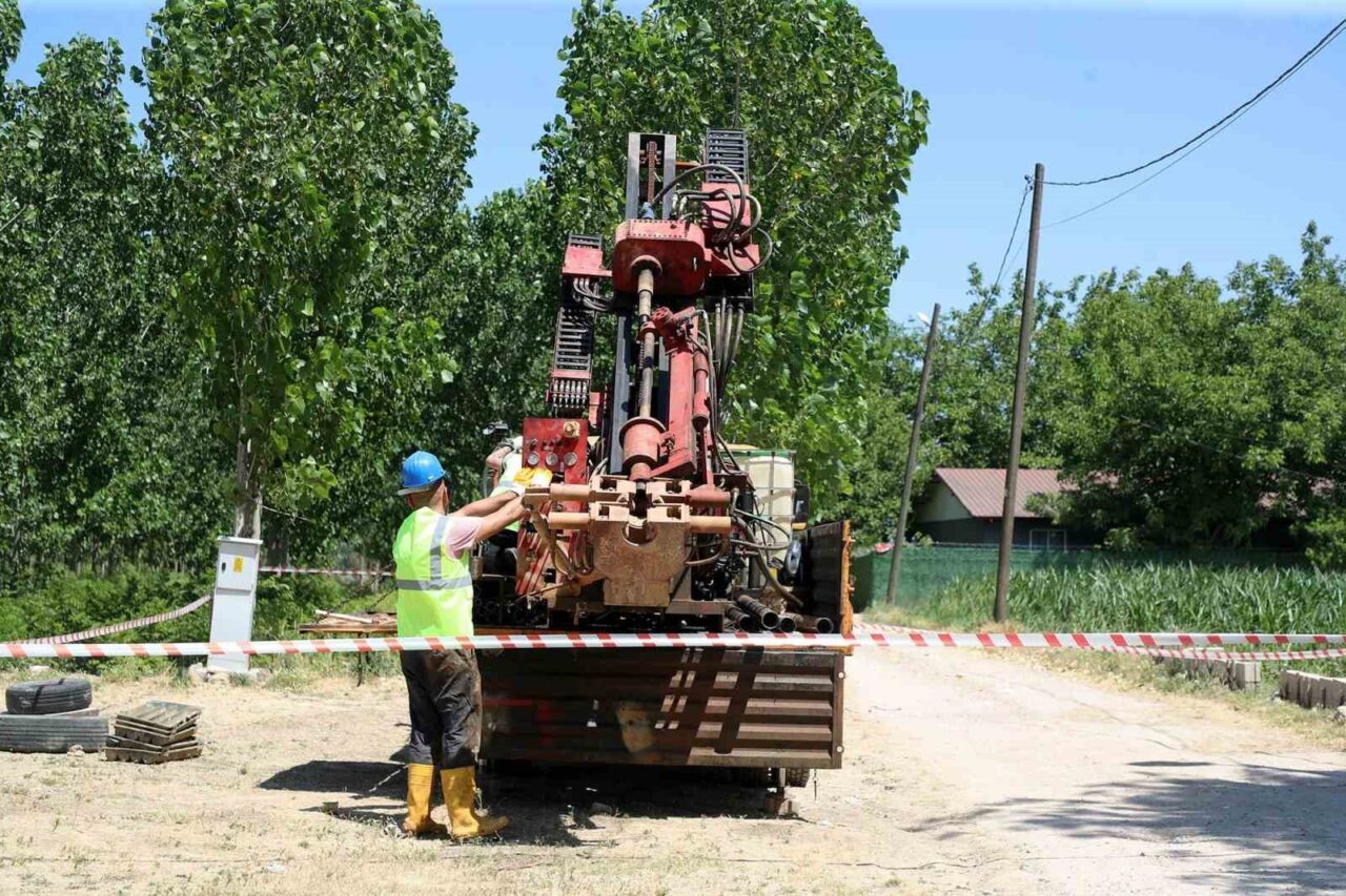 Sakarya'da Raylı Sistem Projesi kapsamında ilk sondaj işlemleri başladı. Ulaşım