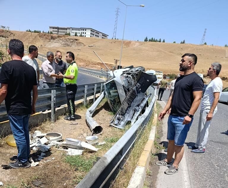 Siirt'te, Kurtalan kara yolunda, 34 HZ 6359 plakalı otomobil takla