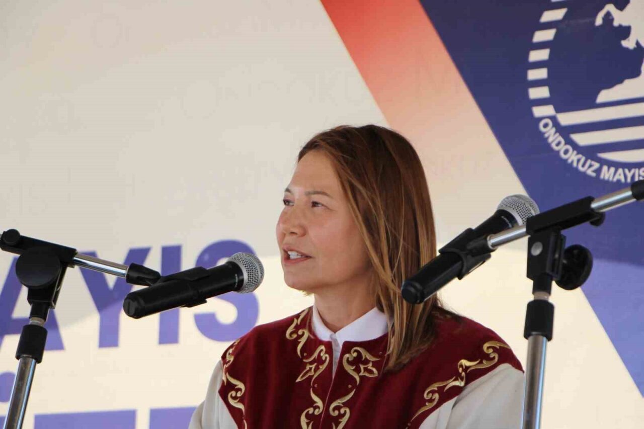 Ondokuz Mayıs Üniversitesi Eğitim Fakültesi mezuniyet töreninde, Rektör Prof. Dr.