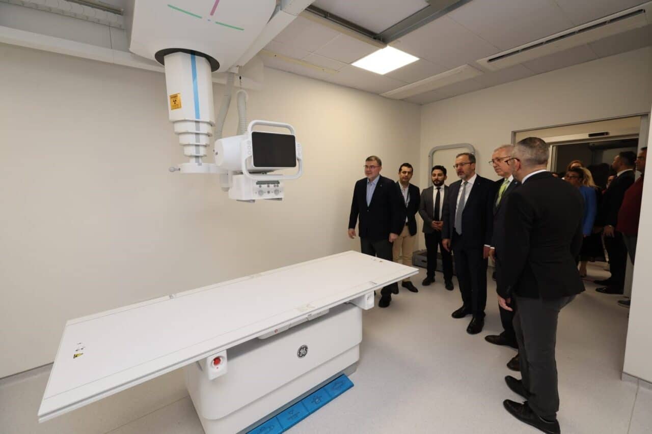 İzmir'de Ege Üniversitesi Tıp Fakültesi Sağlık Uygulama ve Araştırma Hastanesi