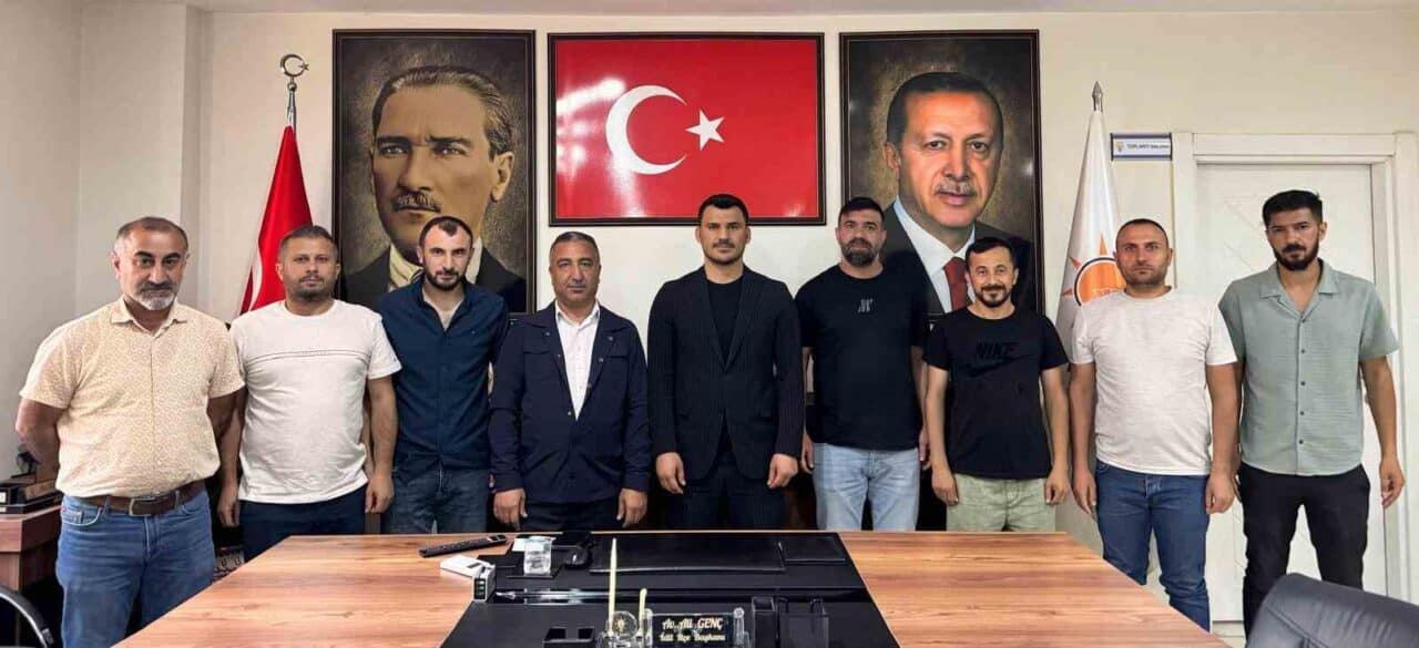Sağlık-Sen Şırnak Şube Başkanı Sabgatullah Anmal ve yönetim kurulu üyeleri,