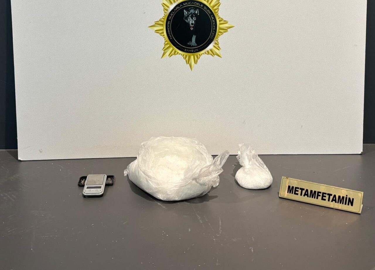 Samsun'da narkotik polisinin düzenlediği operasyonda, 600 gram metamfetamin ile yakalanan