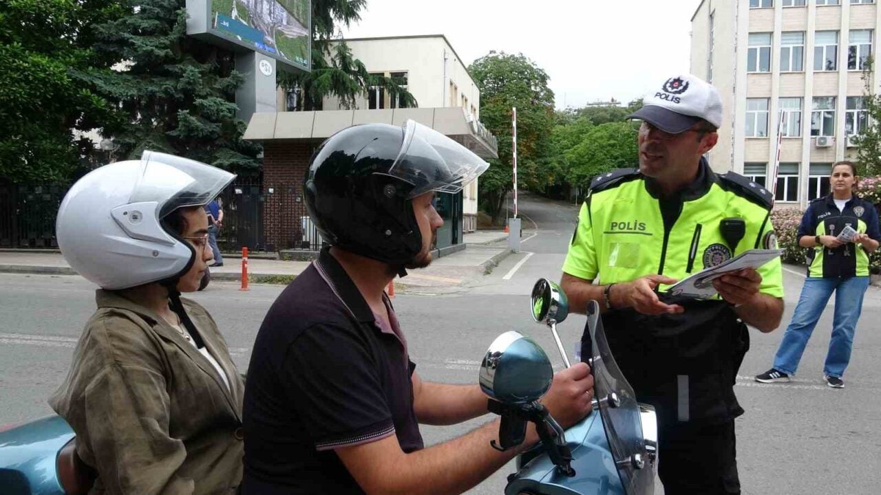 Dünya Motosiklet Günü nedeniyle Samsun'da düzenlenen etkinlikte, trafik ekipleri motosiklet