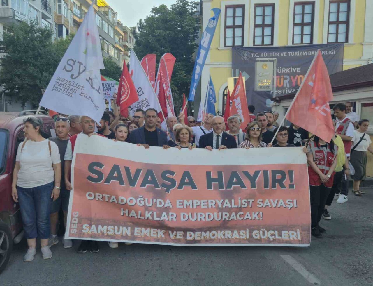 Samsun'da düzenlenen yürüyüşte, İran savaşı ve Filistin'deki olaylara karşı İsrail