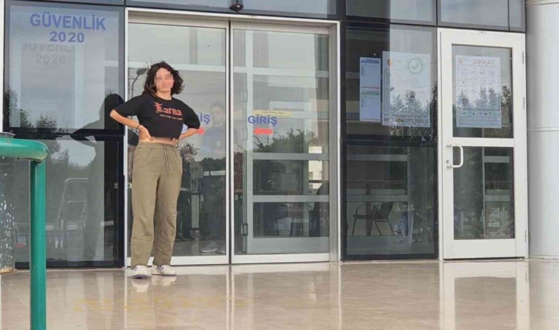 Samsun'da Yükseköğretim Kurumları Sınavı'nın ilk oturumuna yetişmeye çalışan öğrenciler arasında