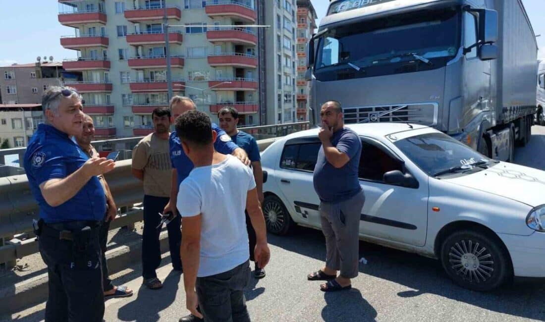 Samsun'un Canik ilçesinde tır ve otomobilin çarpışması sonucu 5 yaşındaki