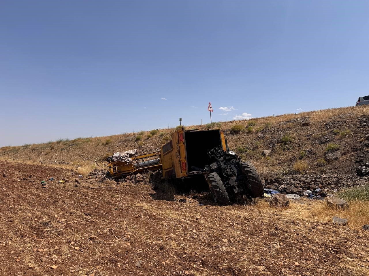 Şanlıurfa'nın Suruç ilçesinde bir traktörün devrilmesi sonucu sürücü Vural Demir