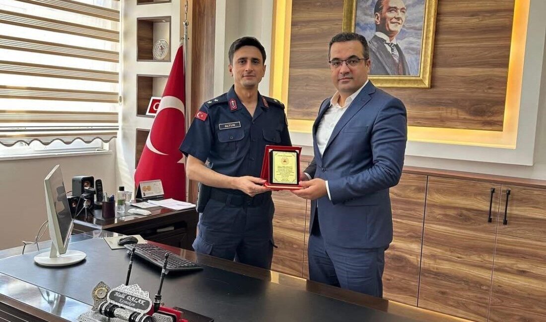 Sarıgöl İlçe Jandarma Komutanı Üsteğmen İsmet Altun, yeni görevi için