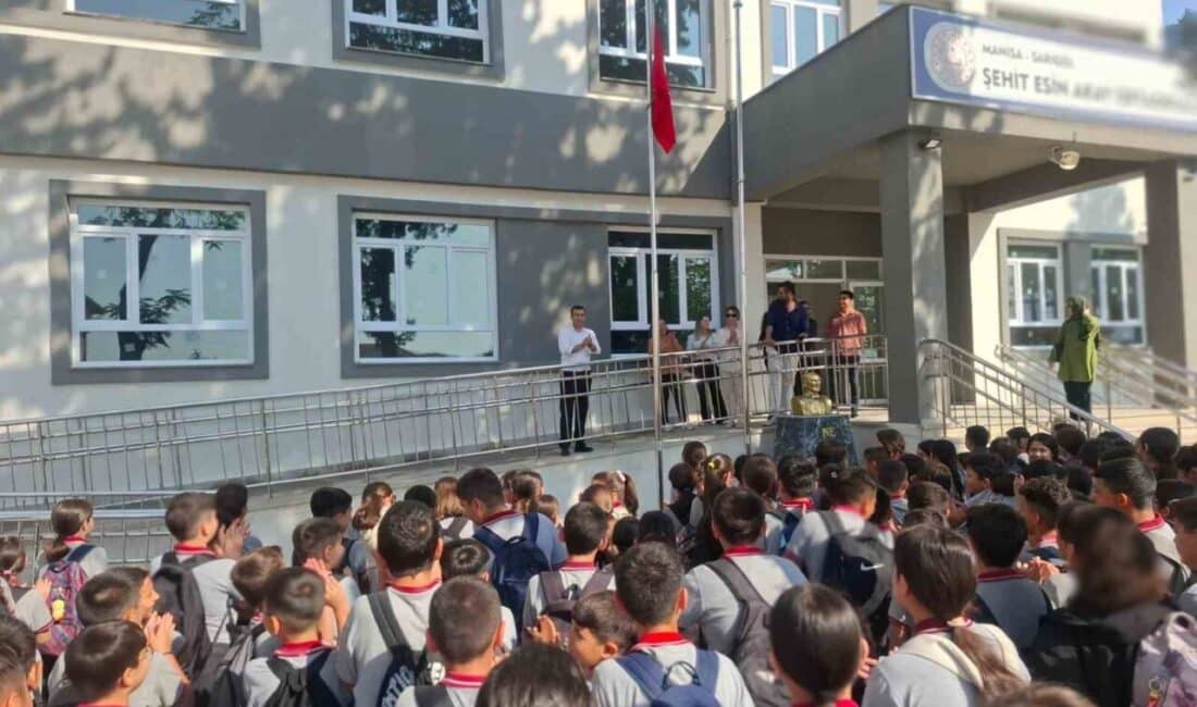 Sarıgöl Şehit Esin Akay Ortaokulu'nun yeni binası tamamlanarak eğitime başladı.