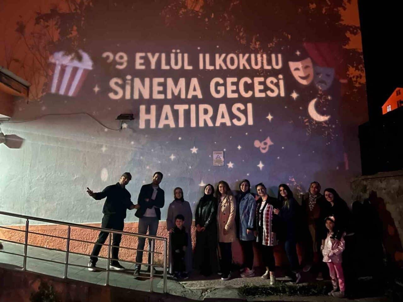 Sarıkamış'taki 29 Eylül İlkokulu, öğrenciler ve aileleri için açık hava