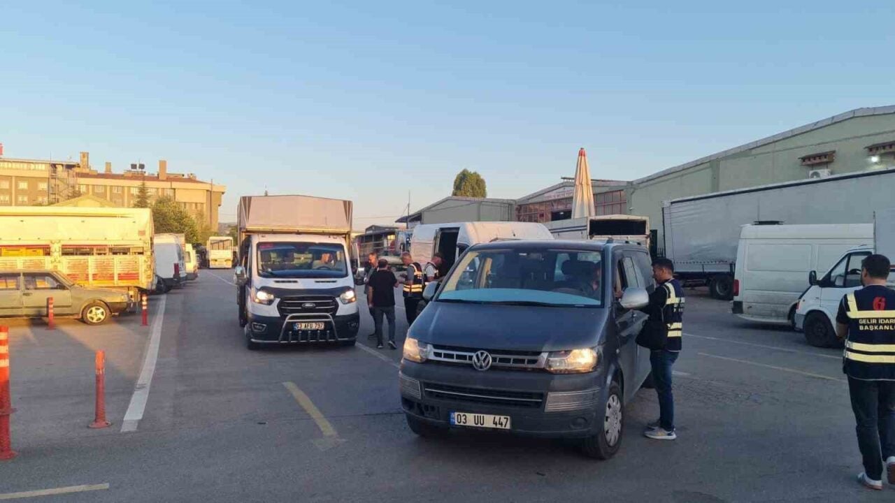 Afyonkarahisar'da Defterdarlığı, İbrahim Gündüz liderliğinde, sebze ve meyve toptancılarında vergi
