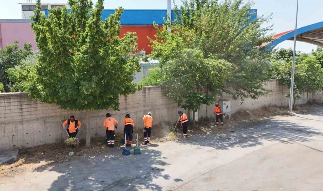 Şehitkamil Belediyesi Temizlik İşleri Müdürlüğü, Sanayi Mahallesi'nde kapsamlı bir temizlik