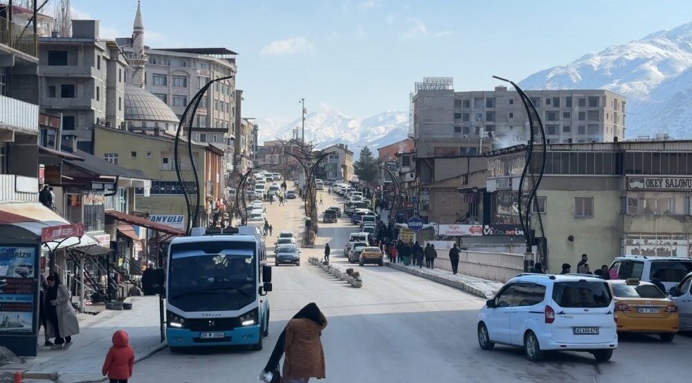 Hakkari'nin Şemdinli ilçesinde, Gelişen köyü merkezli 4.4 büyüklüğünde bir deprem