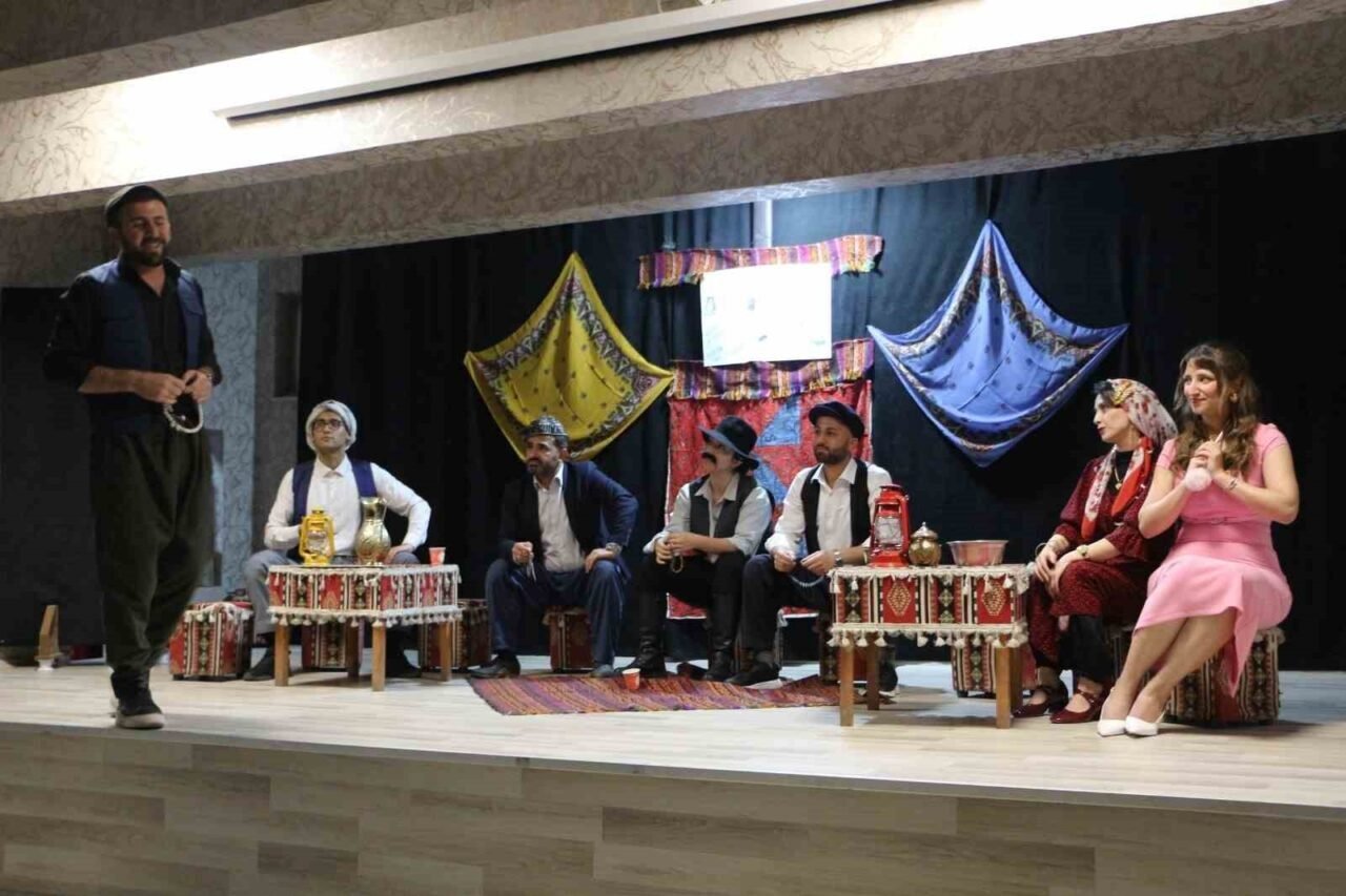 Hakkari'nin Şemdinli ilçesindeki Halk Eğitim Merkezi, "Komşu Köyün Delisi" adlı
