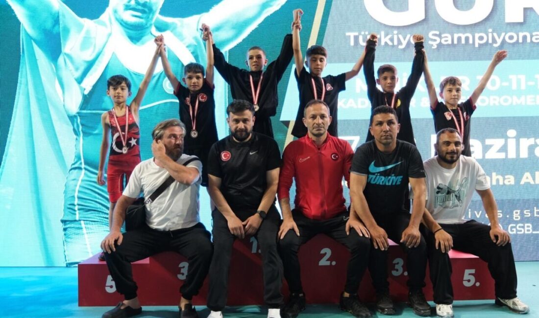 Bilecikli üç güreşçi, Sivas'ta düzenlenen Türkiye Güreş Şampiyonası’nda madalya kazandı.