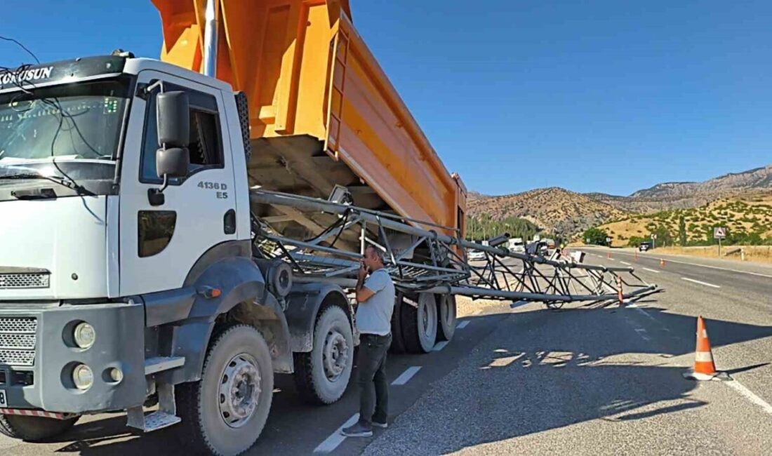 Siirt’in Baykan ilçesinde, damperi açık kalan 01 AHM 018 plakalı