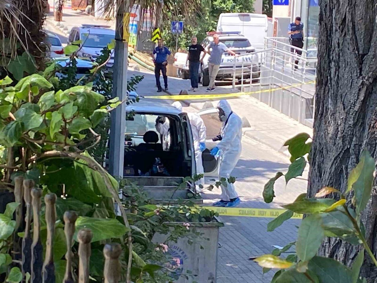 Şile Çavuş Mahallesi'nde park halindeki bir otomobilde erkek cesedi bulundu.