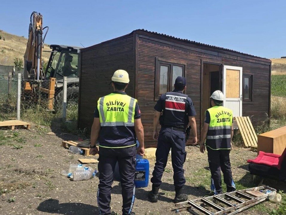Silivri Belediyesi, ruhsatsız yapıların yıkımını İmar ve Şehircilik ile Zabıta