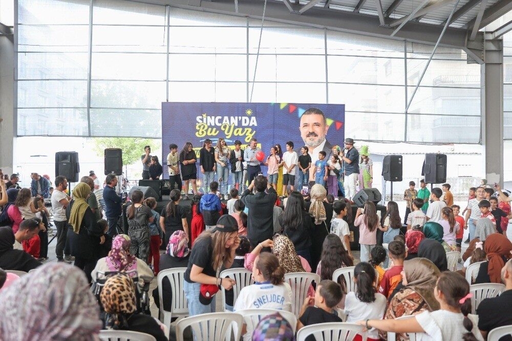 Sincan Belediyesi, Yaz mahalle şenliklerinin Yenikent'teki etkinliği yoğun ilgi gördü.
