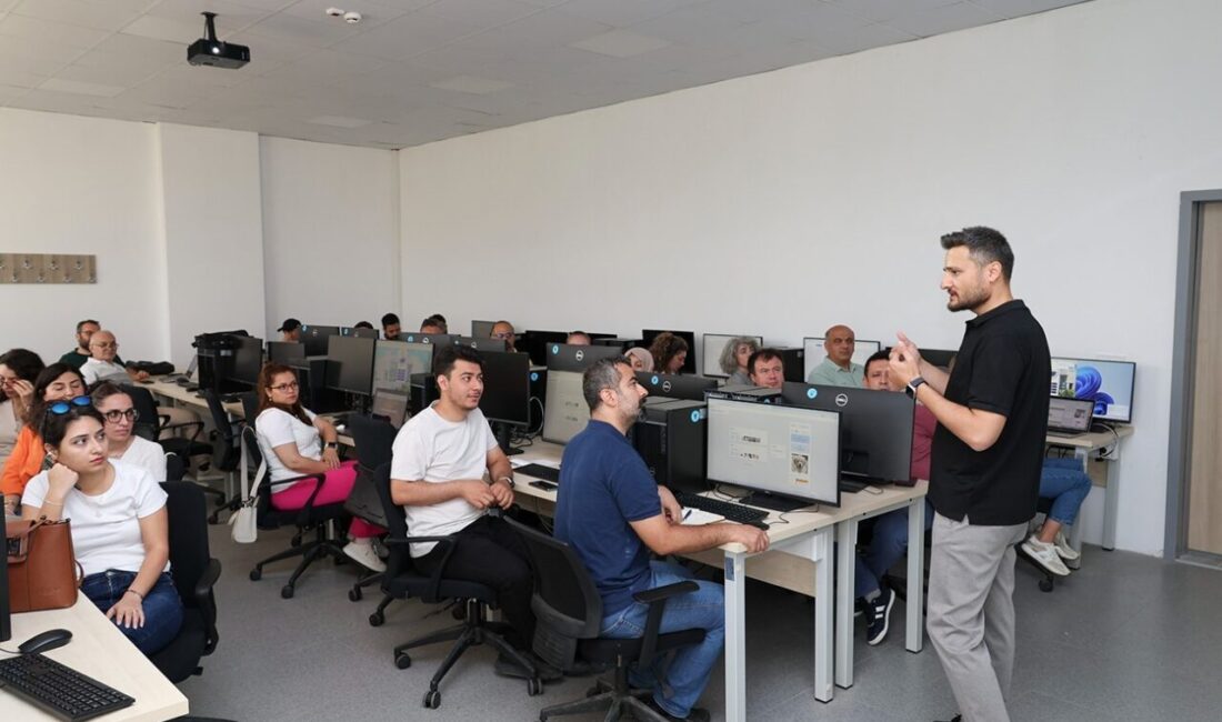 Sinop'ta "İleri Düzey Üretken Yapay Zeka Kullanımı Eğitimi", Sinan Çetin'in