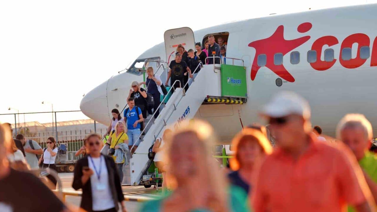 Bratislava'dan Gazipaşa-Alanya Havalimanı'na ilk uçuş gerçekleştirildi. 178 yolcu, Alanya Belediyesi