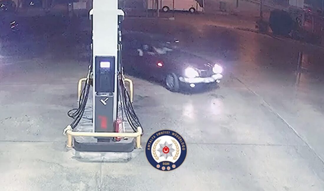 Antalya'da sosyal medyada paylaşılan trafik ihlali görüntüleri sonrası, emniyet ekipleri
