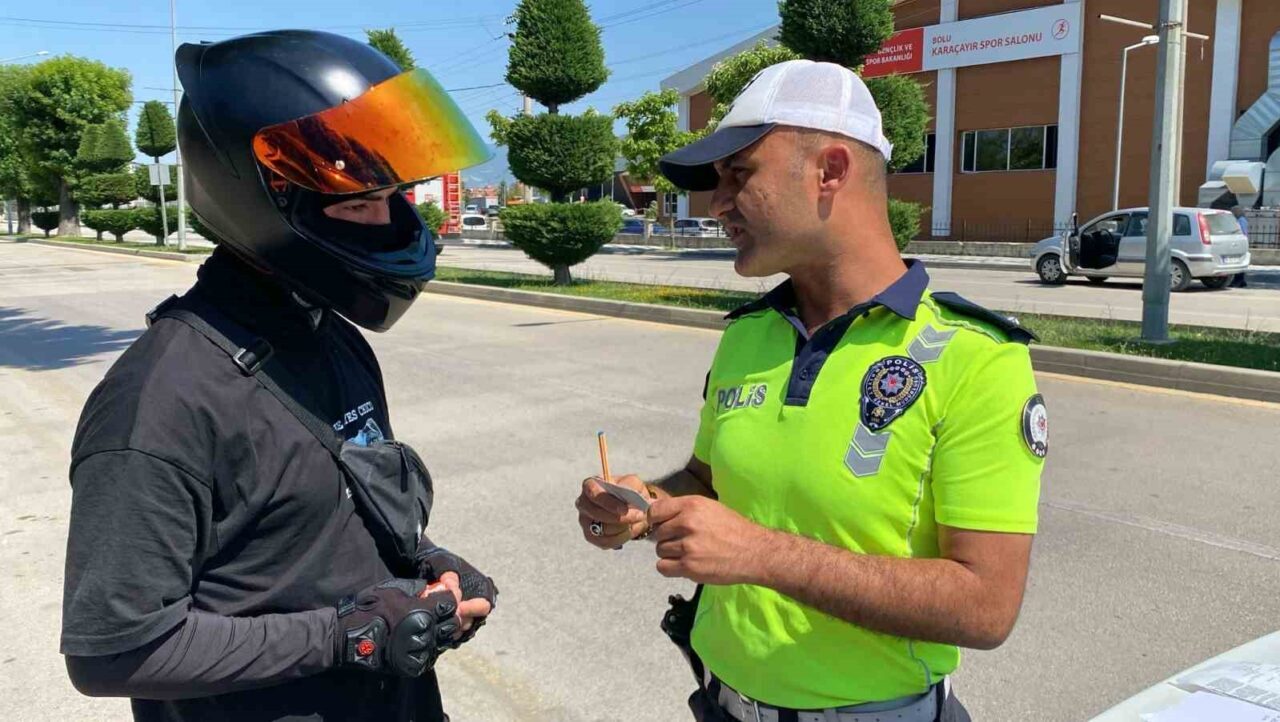 Bolu'da sosyal medya üzerinden tehlikeli motosiklet sürüşü paylaşan M.Y., trafik