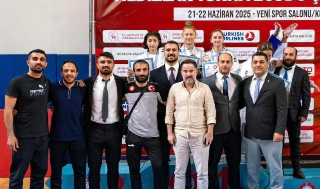Erzurum Valiliği, ili temsilen çeşitli spor branşlarında başarı gösteren takımları