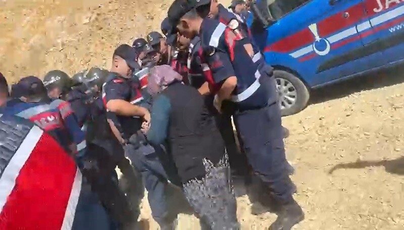 Isparta'nın Direkli köyünde, halkın beş gündür süren eylemleri nedeniyle DSİ'nin