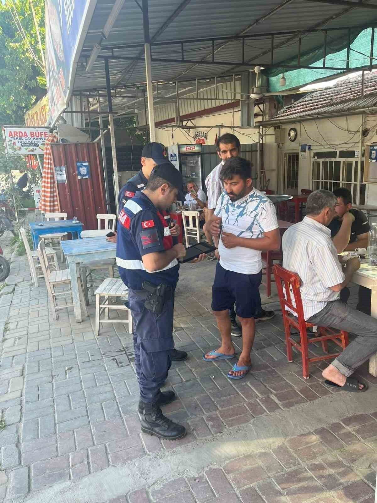 Aydın'ın Sultanhisar ilçesinde jandarma, Kavaklı, Kabaca, Salavatlı ve Yağdere Mahallesi'nde