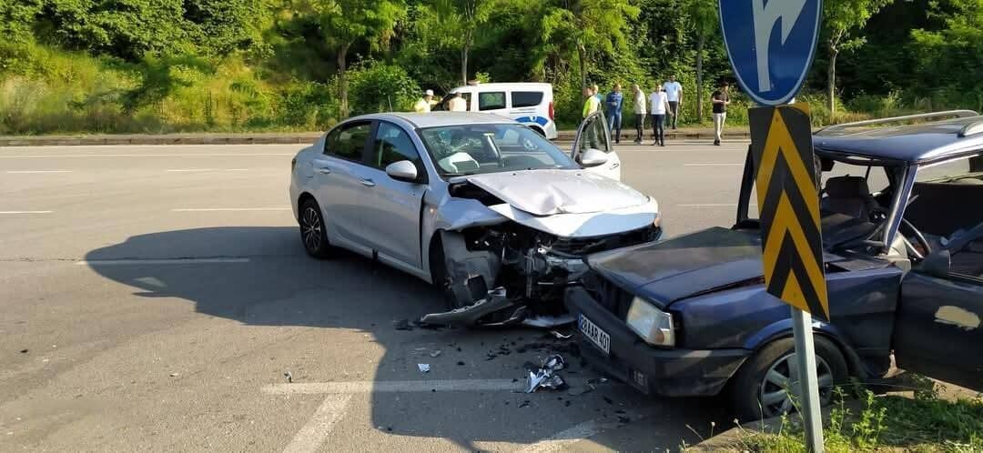 Giresun'un Görele ilçesinde, Ahmet G.'nin kullandığı otomobil, kontrolsüz bir şekilde