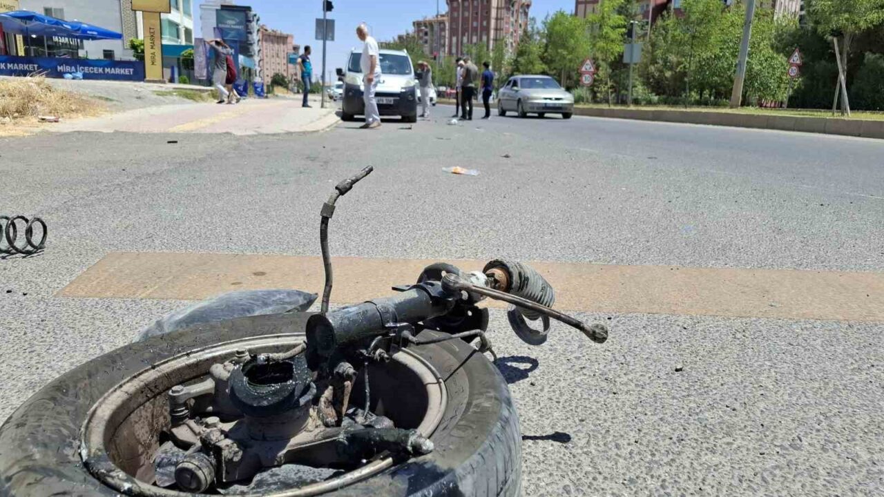Diyarbakır’ın Yenişehir ilçesinde, sürücüsünün kontrolünü kaybettiği 07 AJE 482 plakalı