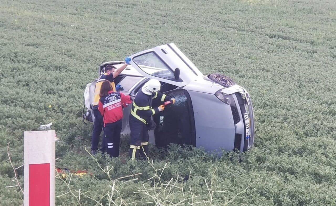 Çorum'un Alaca ilçesinde bir trafik kazasında N.Y. yönetimindeki araç devrildi.