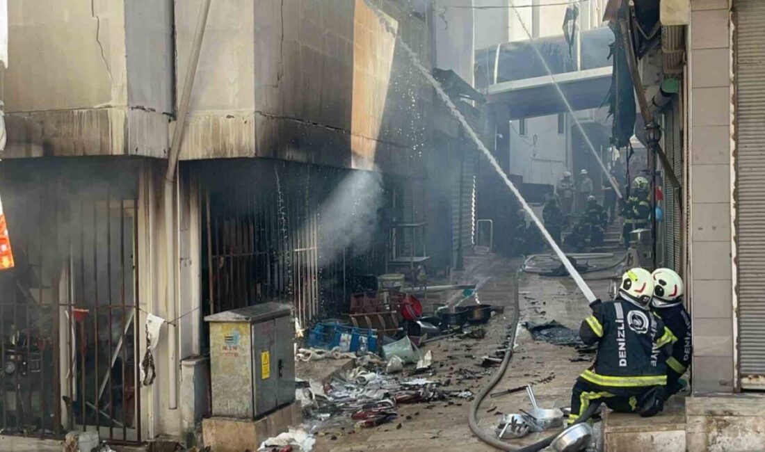 Denizli'nin Kaleiçi Çarşısı'nda bir zücaciyede çıkan yangın, itfaiye ekiplerinin müdahalesi