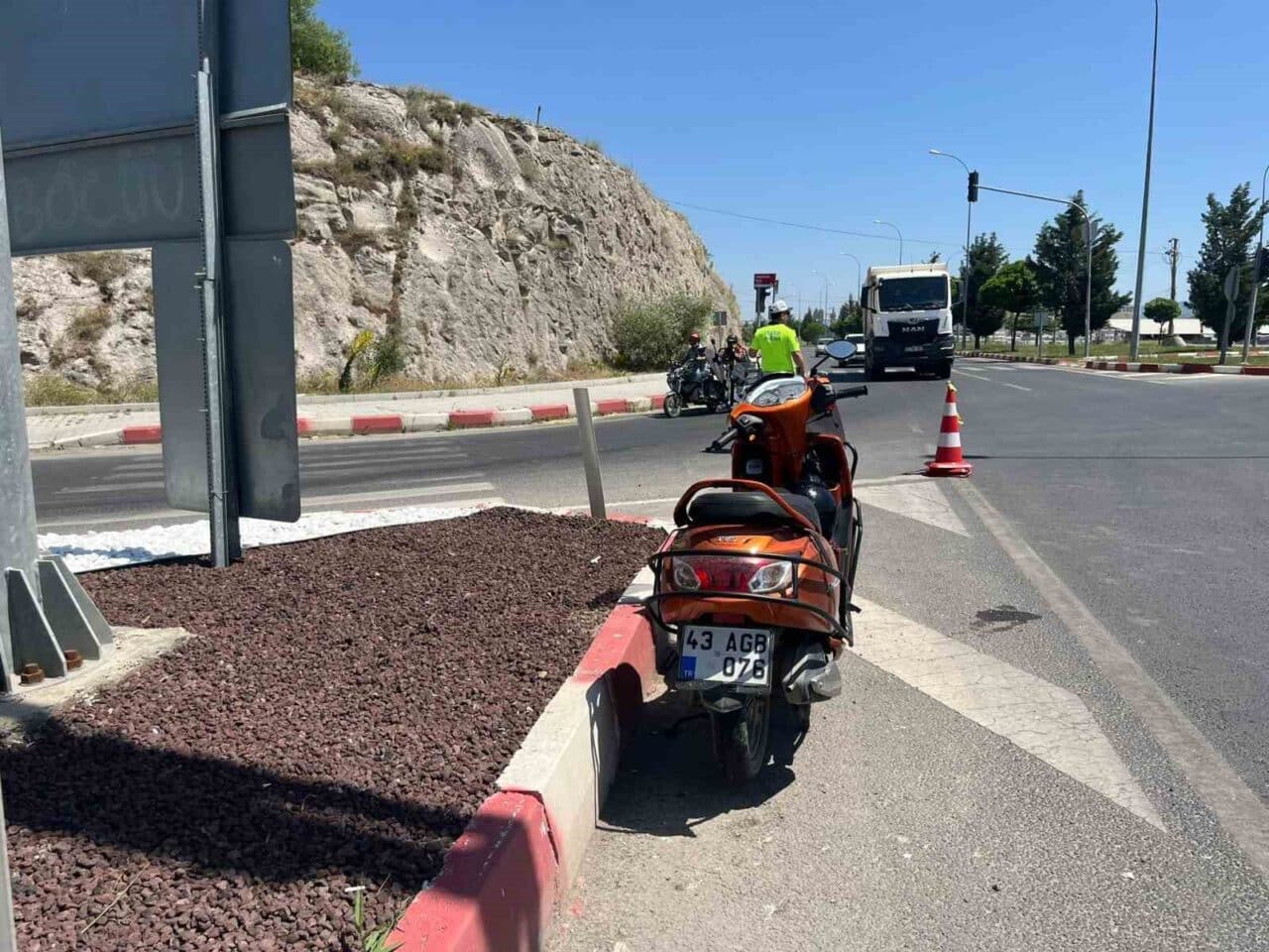 Kütahya'nın Tavşanlı ilçesinde B.A. yönetimindeki motosiklet, kontrol kaybı sonucu beton