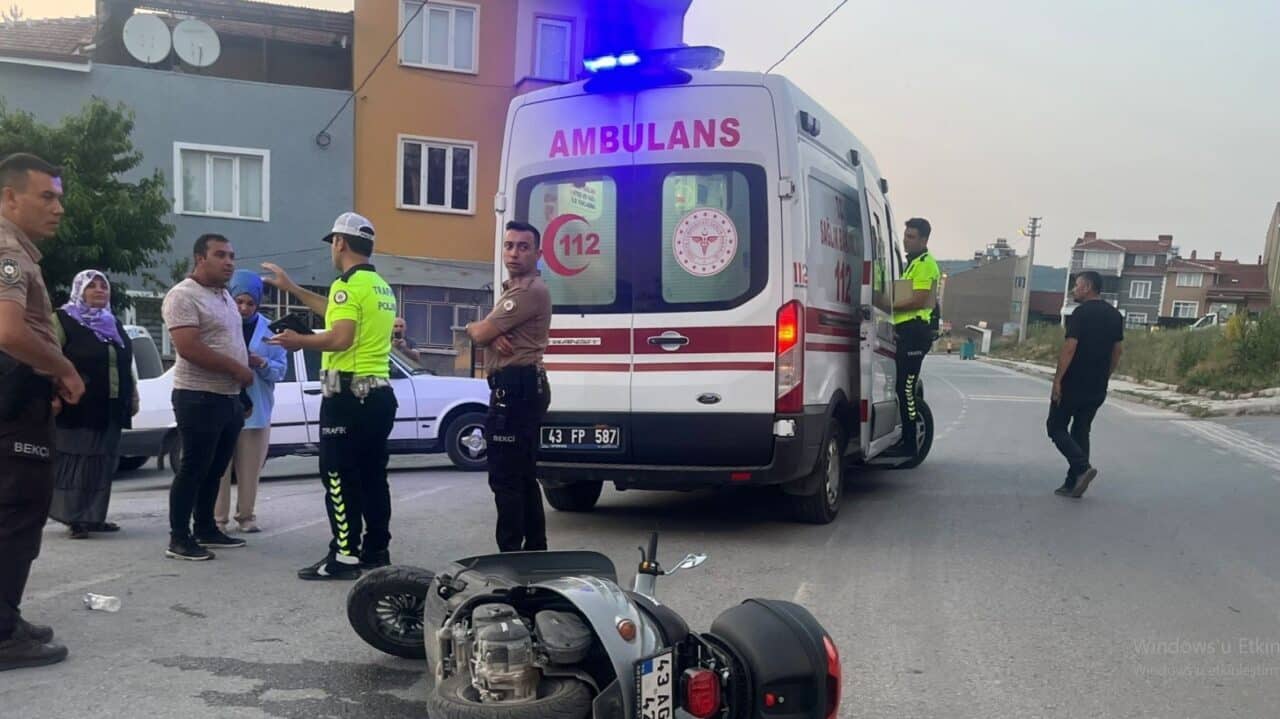 Kütahya'nın Tavşanlı ilçesinde motosiklet sürücüsü B.T., H.T. yönetimindeki otomobille çarpışarak