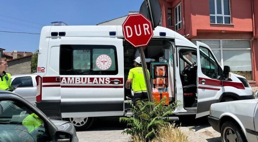 Kütahya'nın Tavşanlı ilçesinde iki otomobilin çarpışması sonucu Yılmaz K. ve