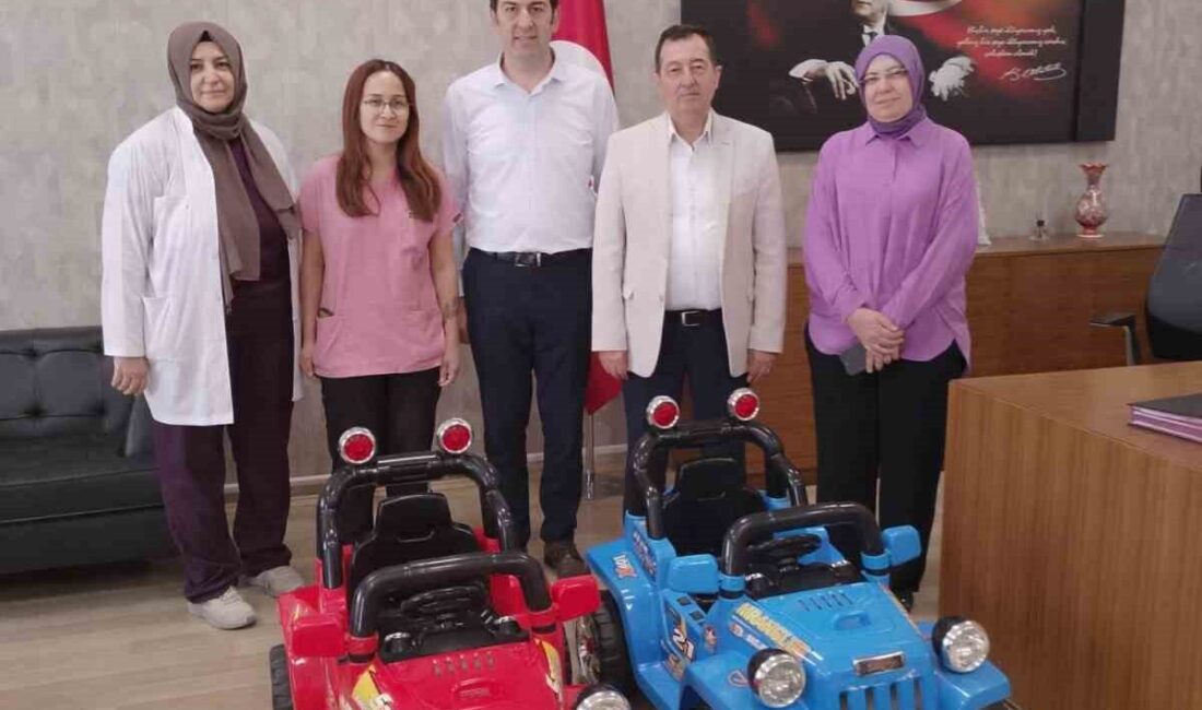 Afyonkarahisar Devlet Hastanesi'nde Başhekim Op. Dr. Mehmet Duran, tedavi gören