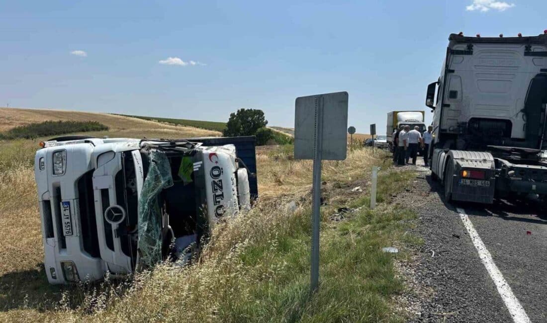 Tekirdağ’ın Muratlı ilçesinde Akın A. yönetimindeki tır kontrolden çıkarak tarlaya