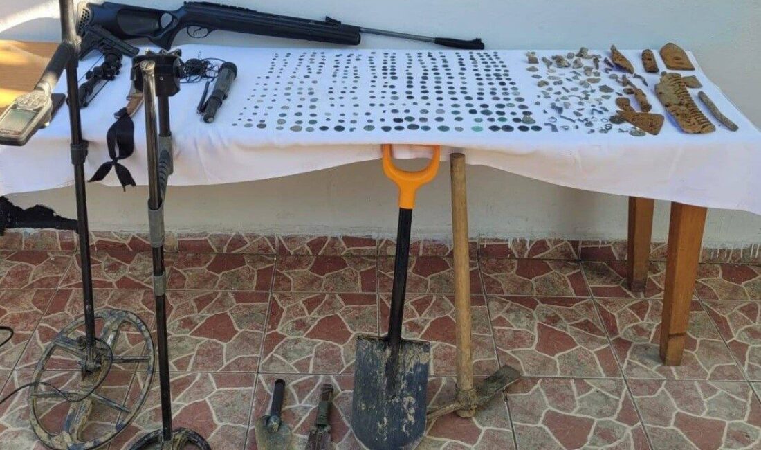 Tekirdağ'ın Süleymanpaşa ilçesinde jandarma, K.B. isimli şüphelinin evine düzenlediği operasyonda,