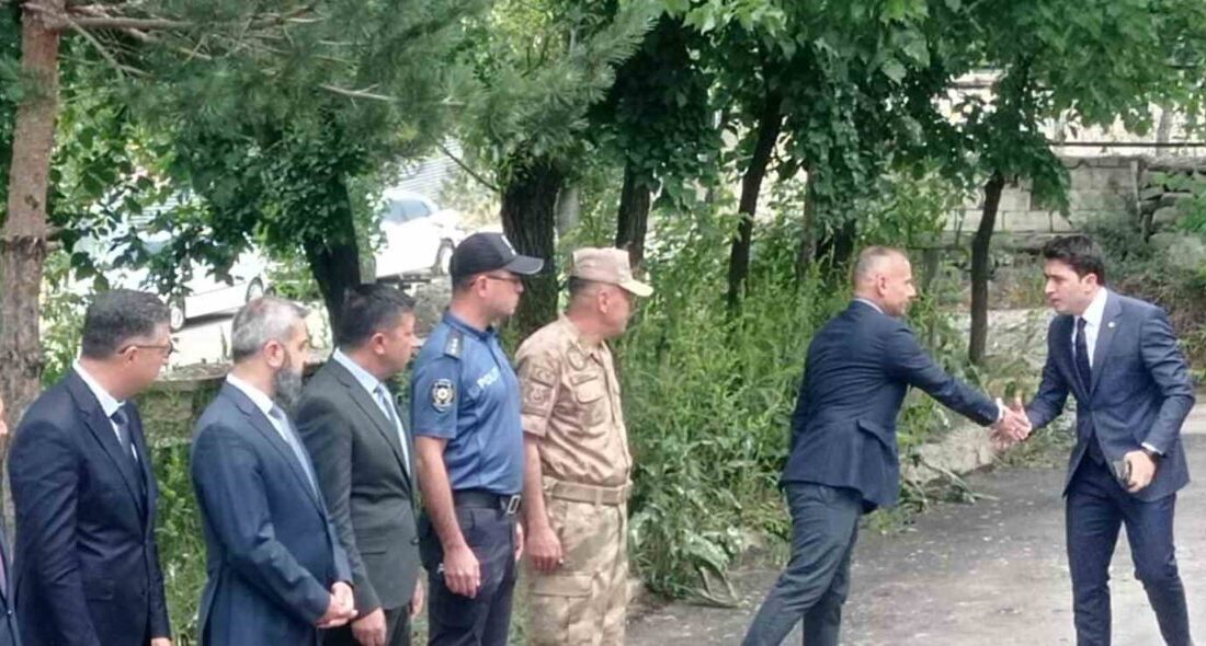 Erzurum'un Tekman ilçesine atanan Kaymakam Hüseyin Demirkol, göreve başladı. Karşılama