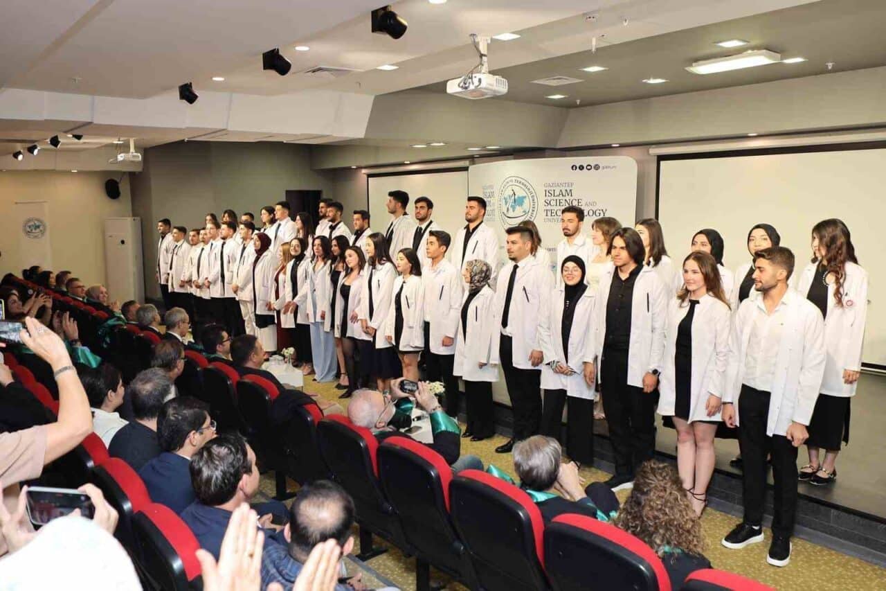 Gaziantep İslam Bilim ve Teknoloji Üniversitesi Tıp Fakültesi'nde üçüncü sınıf