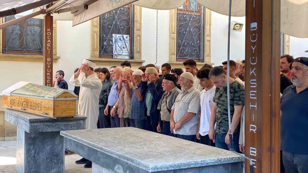Kocaeli'nin İzmit ilçesinde, tırın altında kalarak hayatını kaybeden 26 yaşındaki