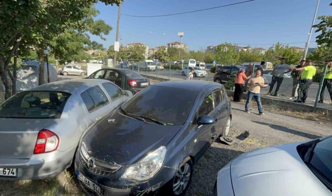 Tekirdağ'ın Çorlu ilçesinde G.S. yönetimindeki otomobil, iddiaya göre bir tırın