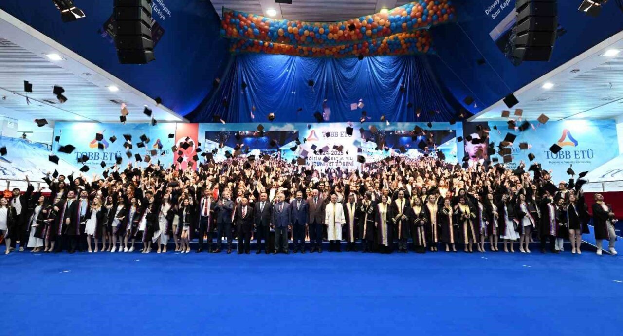 TOBB Ekonomi ve Teknoloji Üniversitesi'nde 2024-2025 mezuniyet töreni gerçekleşti. TOBB