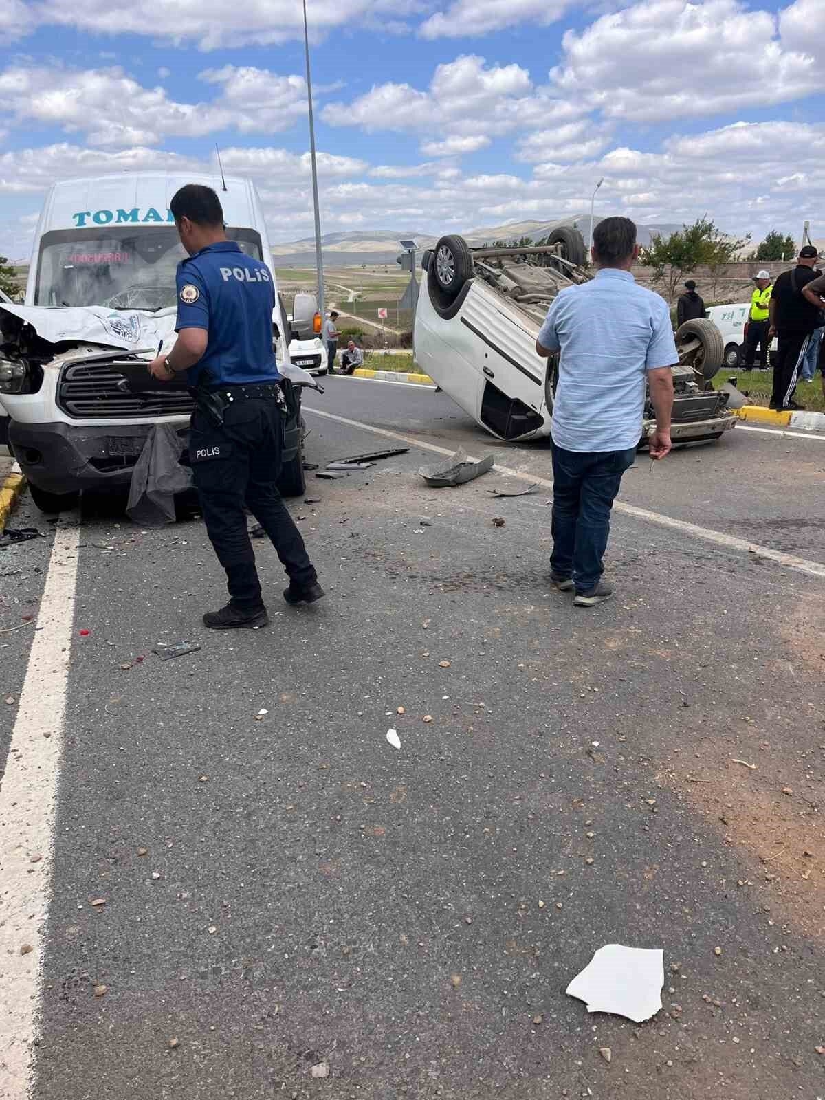 Kayseri'nin Tomarza ilçesinde bir trafik kazasında biri yaralandı. Kayseri Caddesi'nde