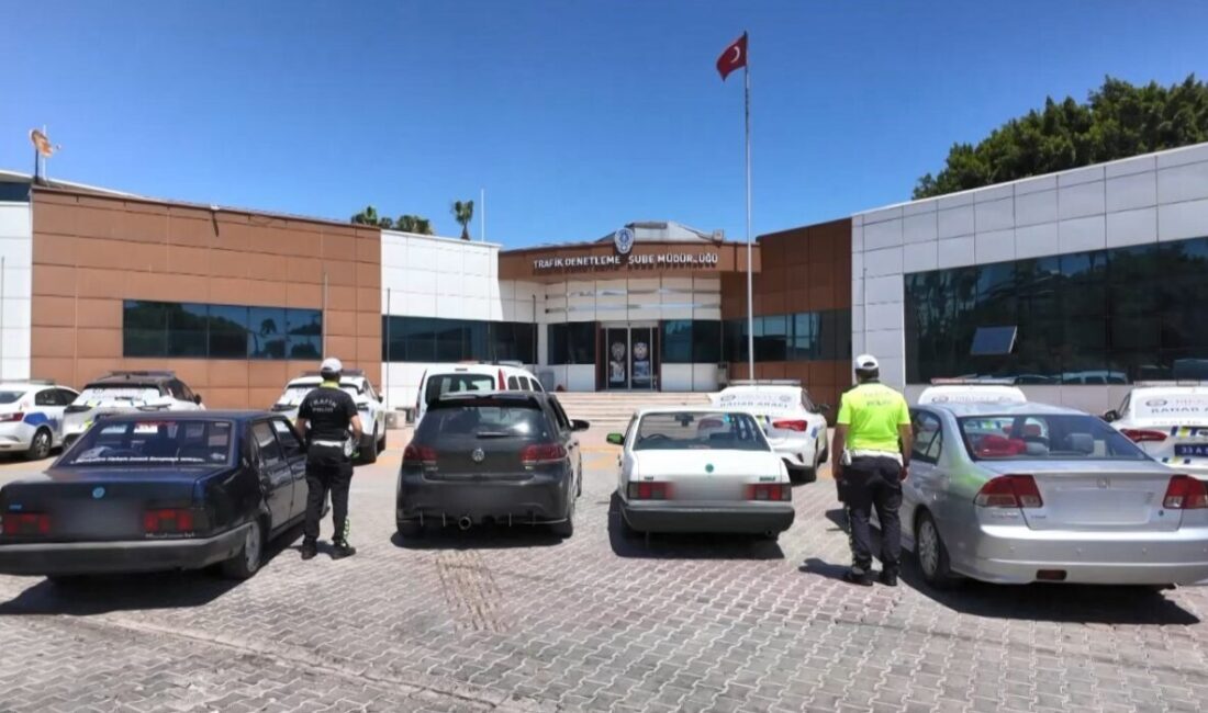 Mersin'in Mezitli ilçesinde, trafiği tehlikeye atan 3 araç tespit edildi.