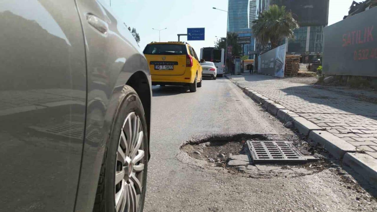 AK Parti İzmir İl Başkanı Bilal Saygılı, İzmir’de yaşanan ulaşım
