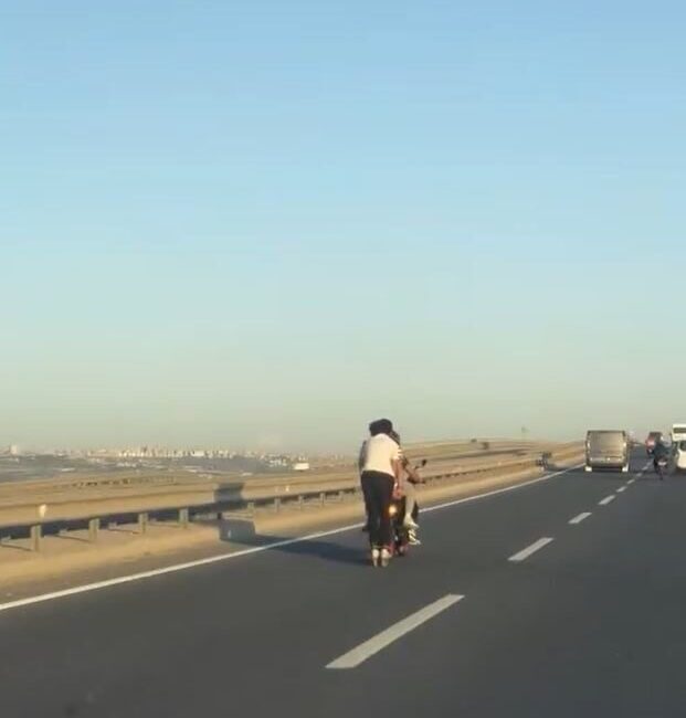 İstanbul Çatalca'da bir genç, motosiklete tutunarak gidişatı tehlikeye attı. Koruyucu